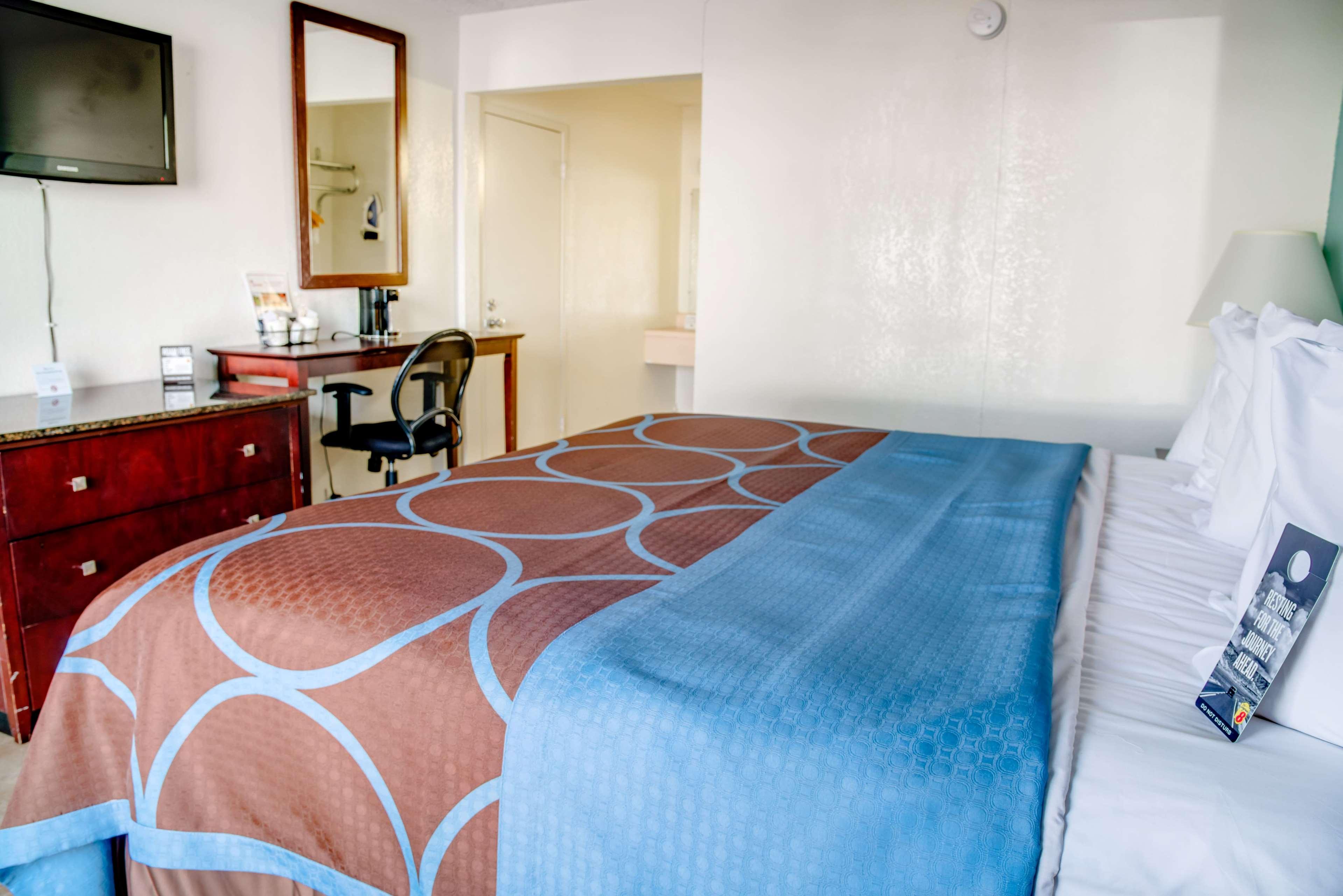 Super 8 By Wyndham St. Petersburg Hotel Luaran gambar