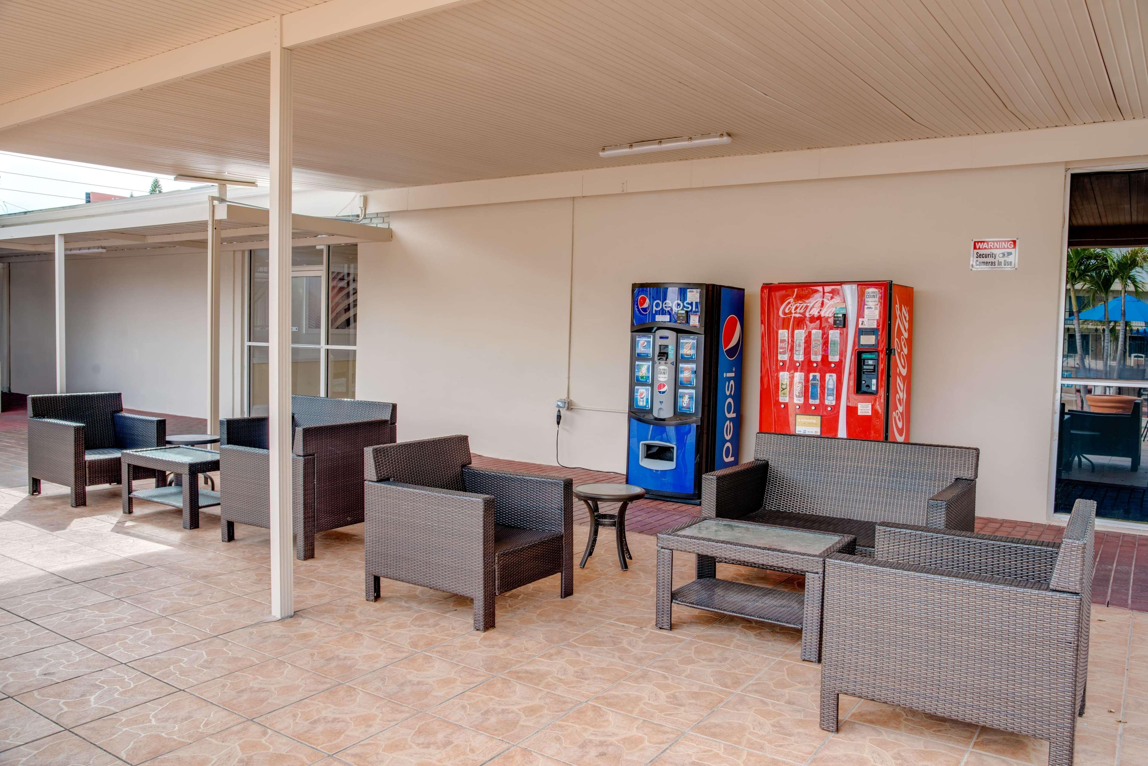 Super 8 By Wyndham St. Petersburg Hotel Luaran gambar