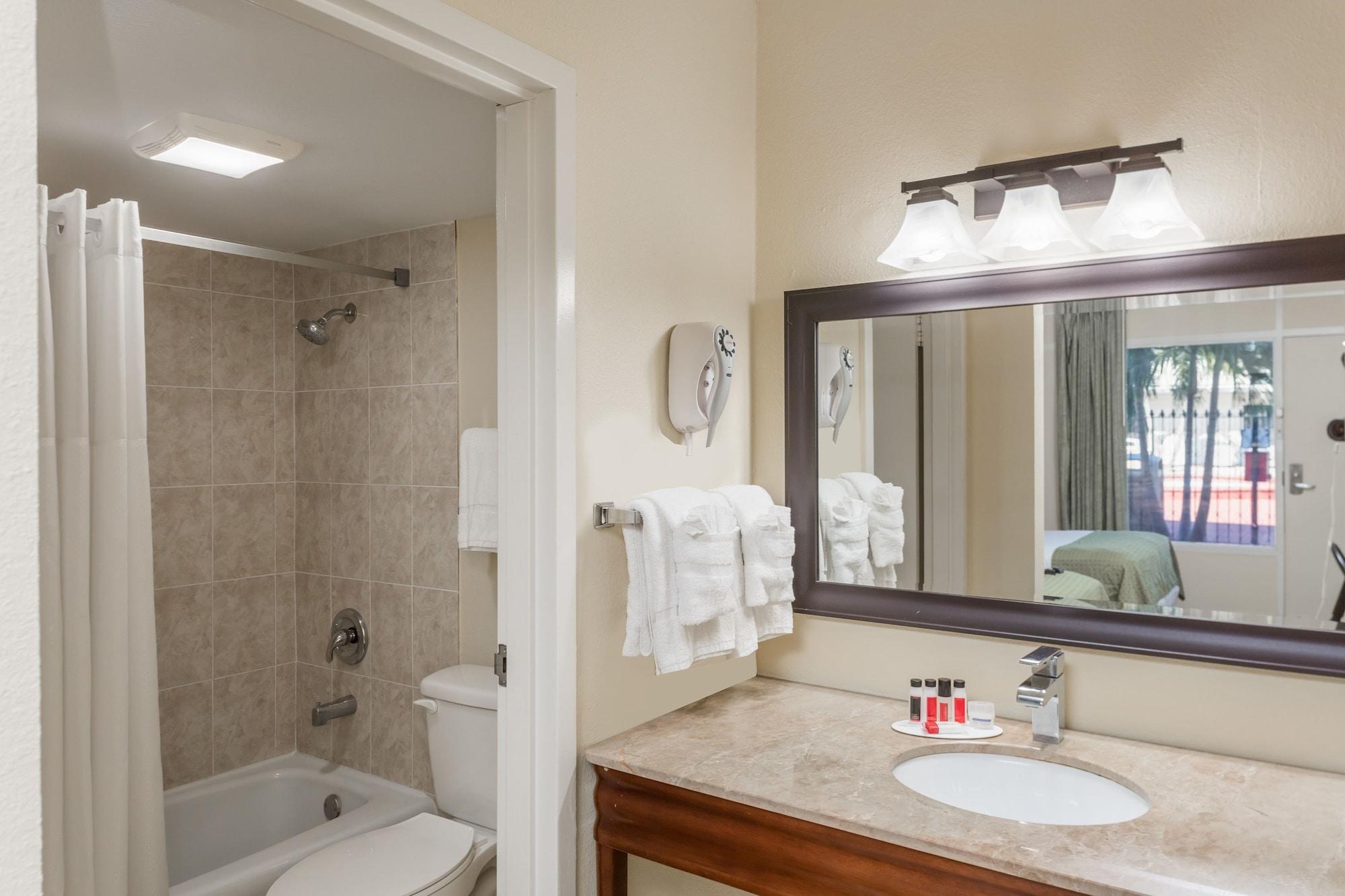 Super 8 By Wyndham St. Petersburg Hotel Luaran gambar