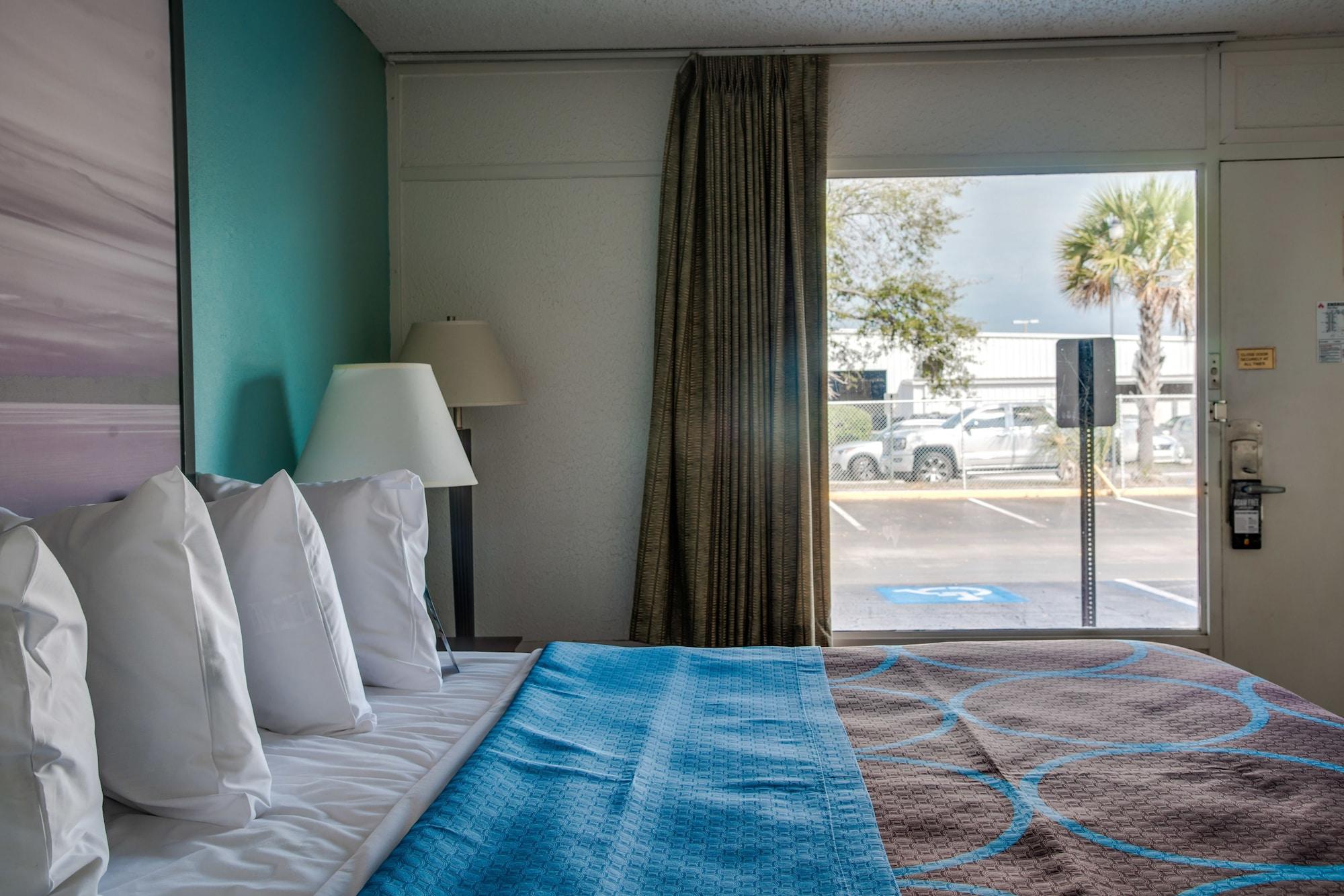 Super 8 By Wyndham St. Petersburg Hotel Luaran gambar