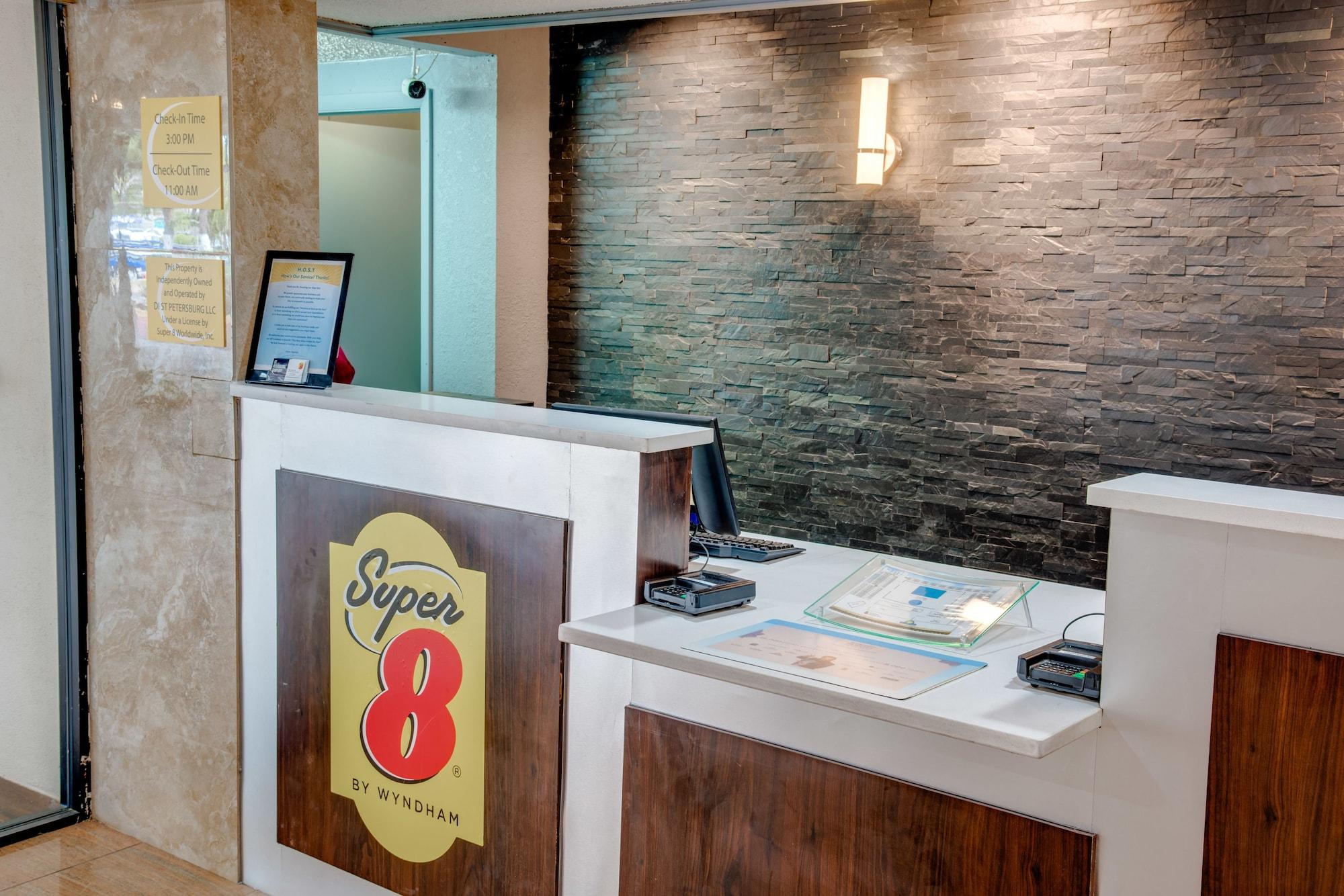 Super 8 By Wyndham St. Petersburg Hotel Luaran gambar