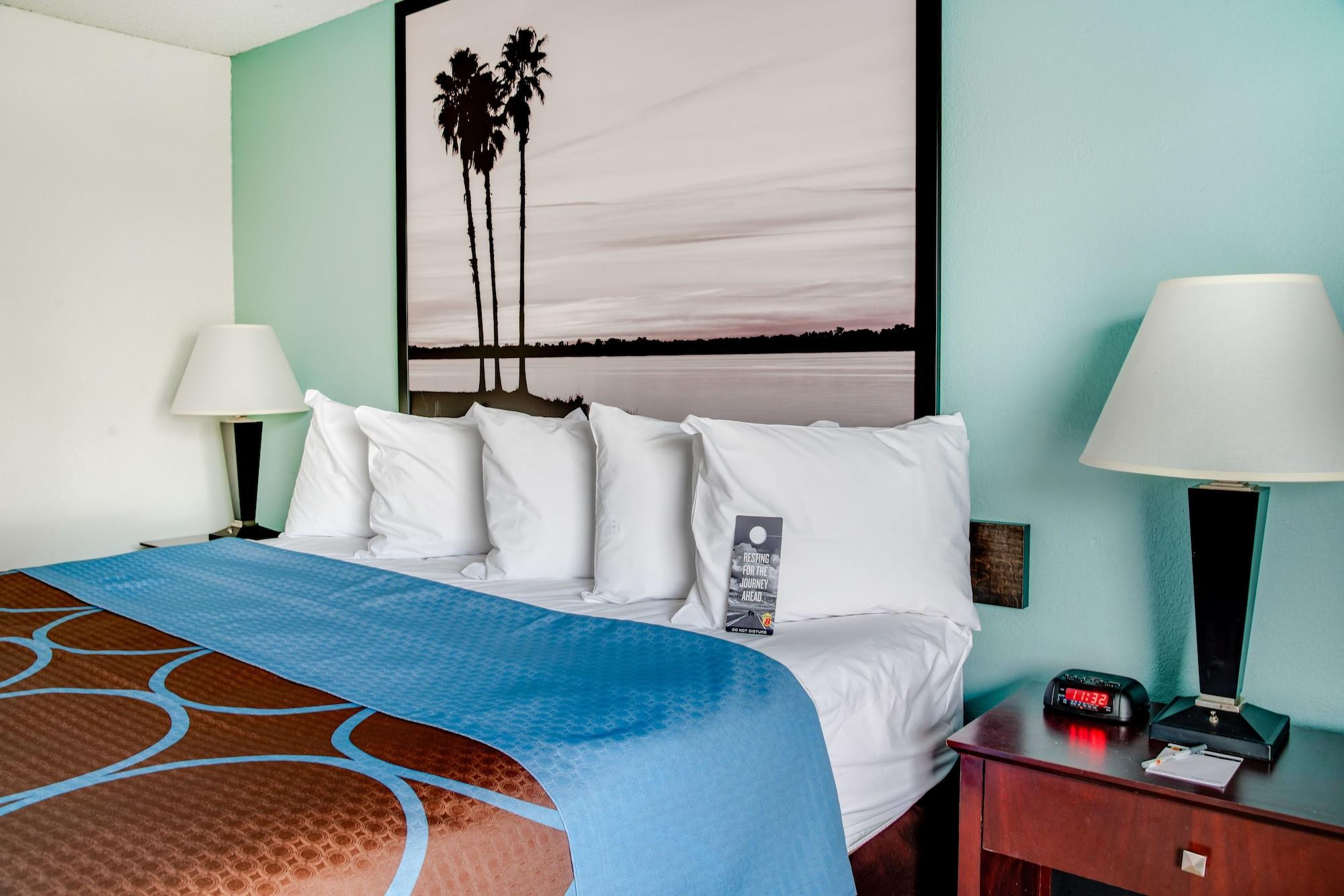 Super 8 By Wyndham St. Petersburg Hotel Luaran gambar