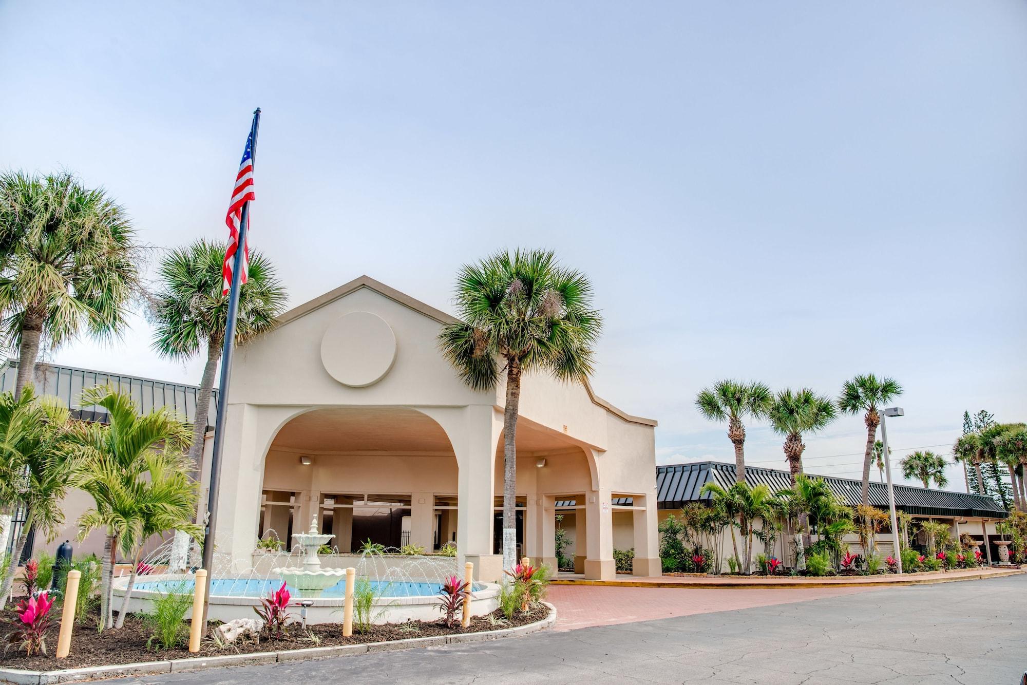 Super 8 By Wyndham St. Petersburg Hotel Luaran gambar
